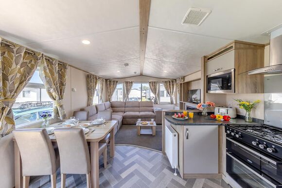 Silver Premium Caravan with parking & decking - Ty Mawr, Towyn