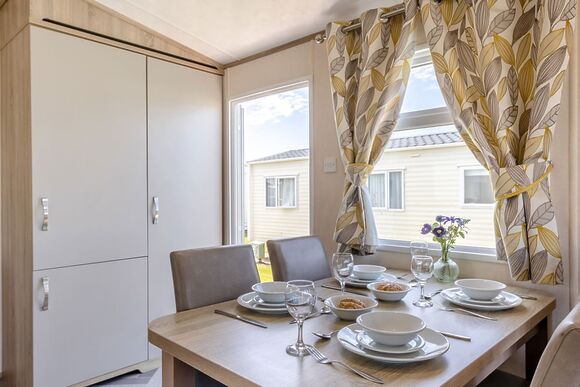 Silver Premium Caravan with parking & decking - Ty Mawr, Towyn