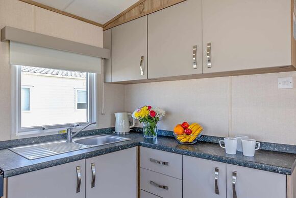 Silver Premium Caravan with parking & decking - Ty Mawr, Towyn