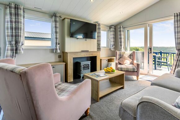 Deluxe 3 Lodge with parking, ensuite & decking - Ty Mawr, Towyn