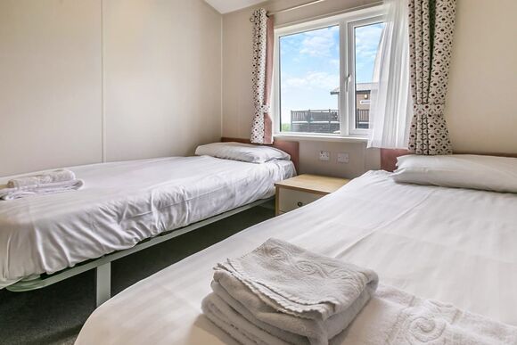 Deluxe 3 Lodge with parking, ensuite & decking - Ty Mawr, Towyn