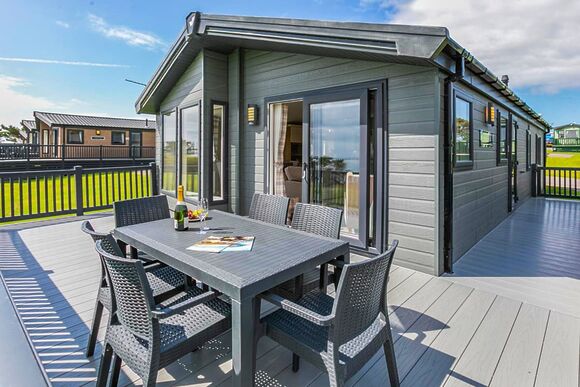 Deluxe 3 Lodge with parking, ensuite & decking, Deluxe 3, Slps 6, parking, ensuite, decking P - Ty Mawr, Towyn