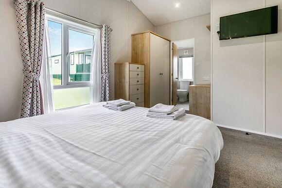 Deluxe 3 Lodge with parking, ensuite & decking, Deluxe 3, Slps 6, parking, ensuite, decking P - Ty Mawr, Towyn