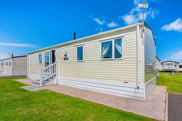 Gold Caravan with parking & ensuite - Ty Mawr, Towyn