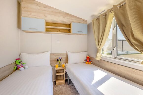 Gold Caravan with parking & ensuite - Ty Mawr, Towyn