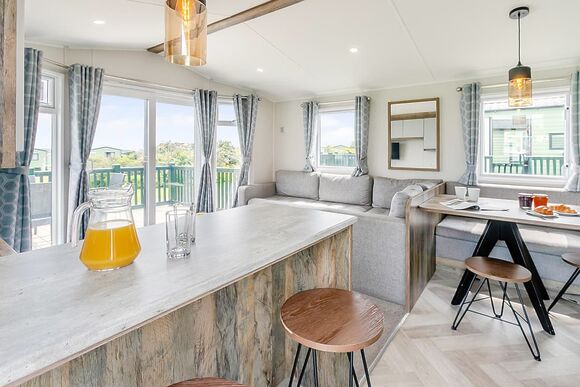 Gold Premium 3 Caravan with ensuite & decking - Ty Mawr, Towyn