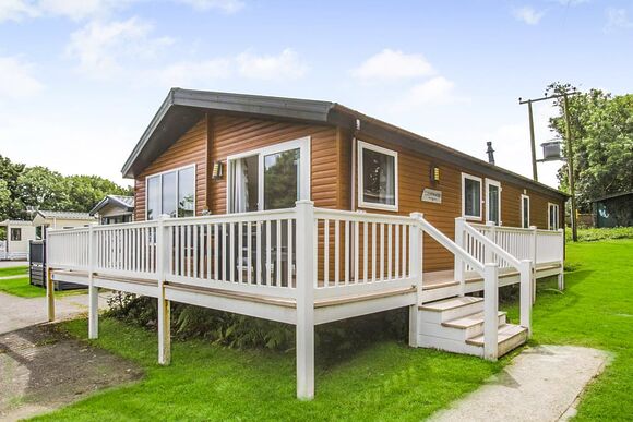 Prestige Lodge with ensuite & decking - Ty Mawr, Towyn