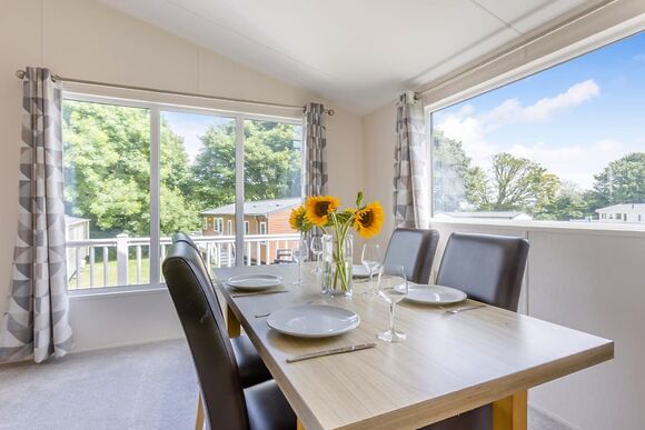 Prestige Lodge with ensuite & decking - Ty Mawr, Towyn