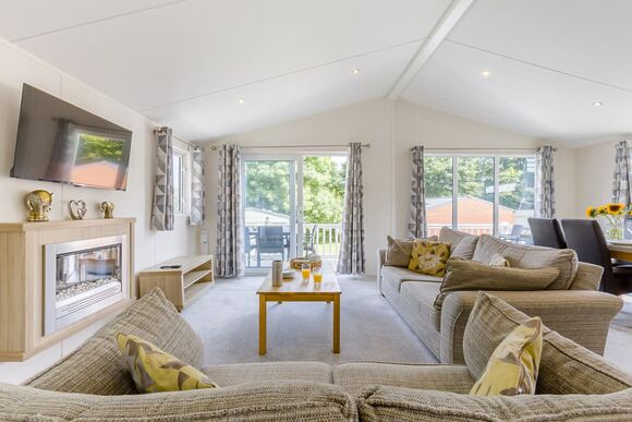 Prestige Lodge with ensuite & decking, Prestige Lodge with ensuite & decking - Ty Mawr, Towyn