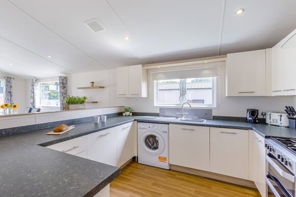 Prestige Lodge with ensuite & decking, Prestige Lodge with ensuite & decking - Ty Mawr, Towyn