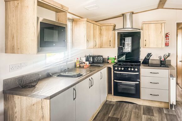 Platinum 2 - Riverside Holiday Village, Bleadon, Weston-Super-Mare