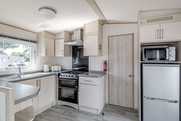 Gold Caravan with decking P, Gold Caravan with decking - Valley Farm, Clacton-on-Sea