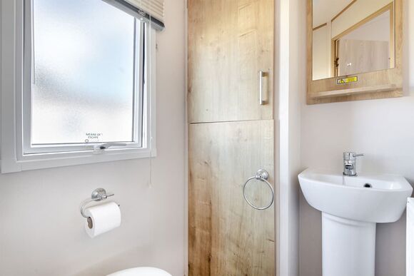 Gold Caravan with decking P, Gold Caravan with decking - Valley Farm, Clacton-on-Sea