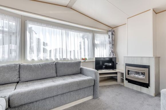 Gold Caravan with decking P, Gold Caravan with decking - Valley Farm, Clacton-on-Sea