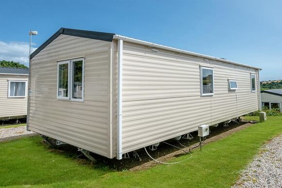 Silver Caravan with parking - Valley Farm, Clacton-on-Sea