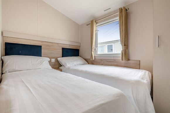 Silver Caravan with parking - Valley Farm, Clacton-on-Sea