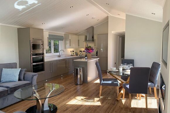 Harrop Lodge - White Cross Bay, Lake Windermere