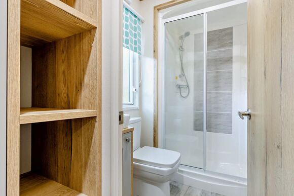 Bronze Premium Caravan with parking & ensuite - White Cross Bay, Lake Windermere