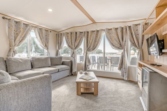 Gold Caravan with parking & decking - White Cross Bay, Lake Windermere