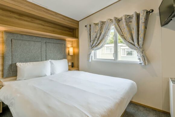 Gold Caravan with parking & decking - White Cross Bay, Lake Windermere