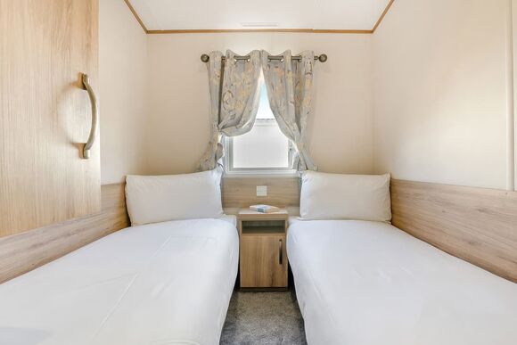 Gold Caravan with parking & decking - White Cross Bay, Lake Windermere