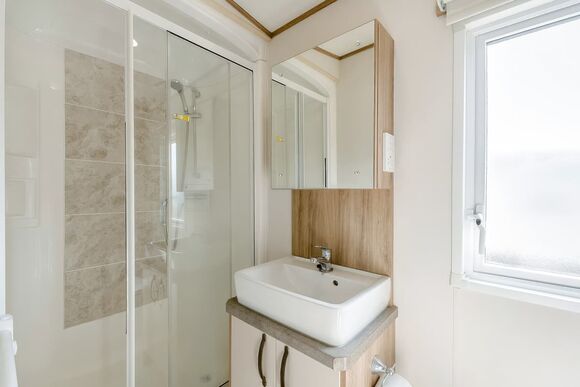 Gold Caravan with parking & decking - White Cross Bay, Lake Windermere