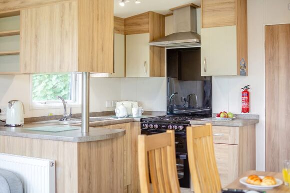 Silver Caravan with parking - White Cross Bay, Lake Windermere