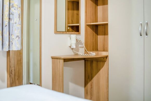 Silver Caravan with parking - White Cross Bay, Lake Windermere