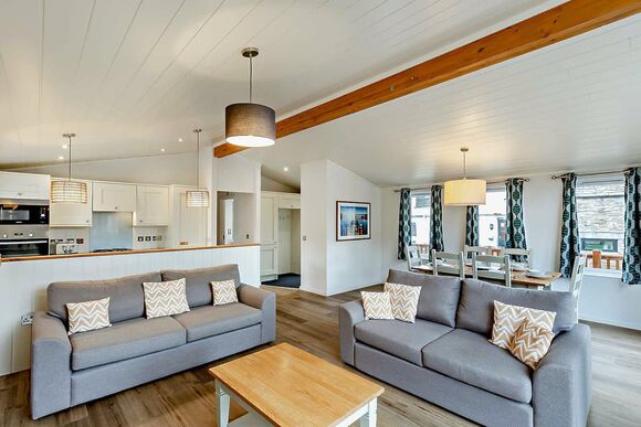 Deluxe Lodge with parking, ensuite & decking - White Cross Bay, Lake Windermere