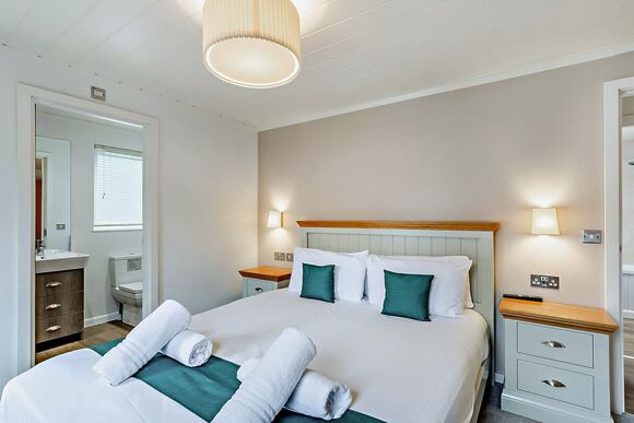 Deluxe Lodge with parking, ensuite & decking - White Cross Bay, Lake Windermere