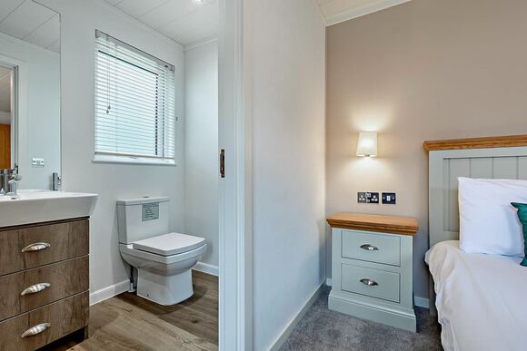 Deluxe Lodge with parking, ensuite & decking - White Cross Bay, Lake Windermere