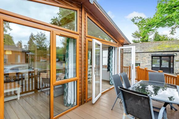 Deluxe 2, Slps 4, parking, ensuite, decking P, Deluxe Lodge with parking, ensuite & decking - White Cross Bay, Lake Windermere