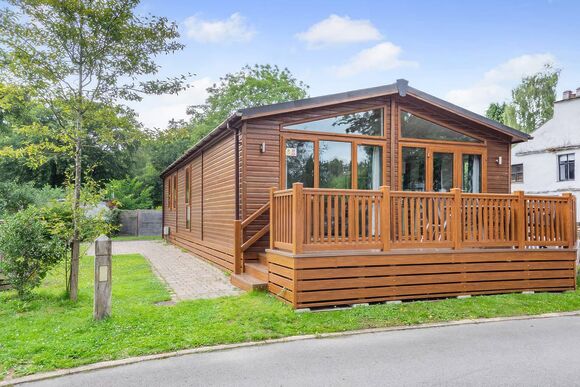 Deluxe Lodge with parking, ensuite & decking, Deluxe 2, Slps 4, parking, ensuite, decking P - White Cross Bay, Lake Windermere