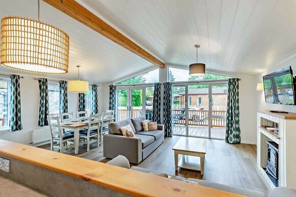 Deluxe Lodge with parking, ensuite & decking, Deluxe 2, Slps 4, parking, ensuite, decking P - White Cross Bay, Lake Windermere