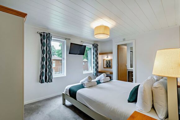 Deluxe Lodge with parking, ensuite & decking, Deluxe 2, Slps 4, parking, ensuite, decking P - White Cross Bay, Lake Windermere