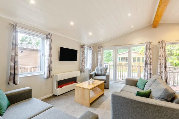 Deluxe 3 Lodge with parking, ensuite & decking - White Cross Bay, Lake Windermere