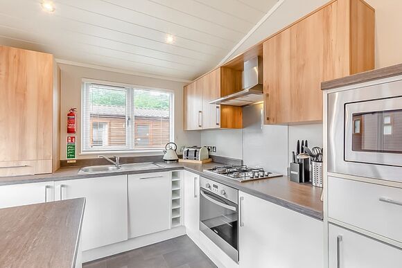 Superior Lodge with parking & decking - White Cross Bay, Lake Windermere