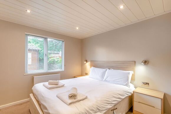 Superior Lodge with parking & decking - White Cross Bay, Lake Windermere