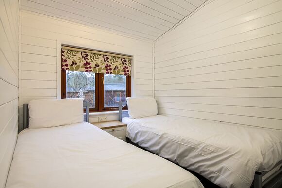 Superior 3 Lodge with parking & decking - White Cross Bay, Lake Windermere
