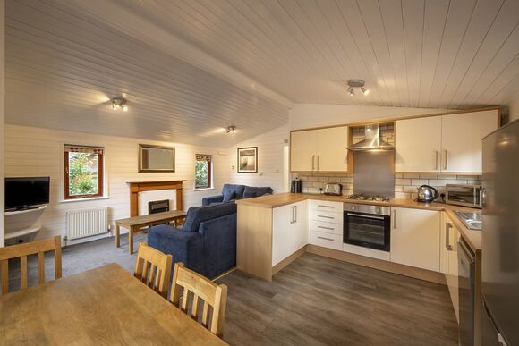 Superior 3 Lodge with parking, decking & hot tub - White Cross Bay, Lake Windermere