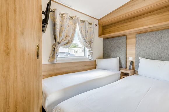 Gold Caravan with parking, ensuite & decking - White Cross Bay, Lake Windermere