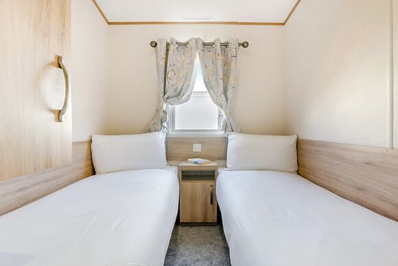 Gold Caravan with parking, ensuite & decking - White Cross Bay, Lake Windermere