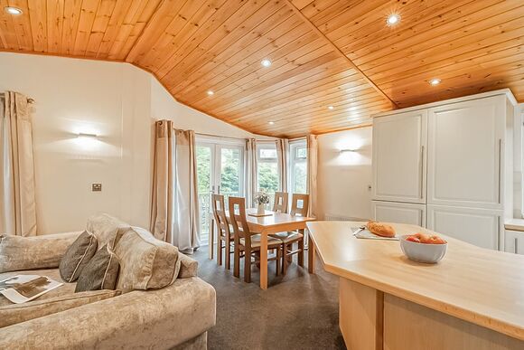 Superior 2 Lodge with parking, ensuite & decking - White Cross Bay, Lake Windermere