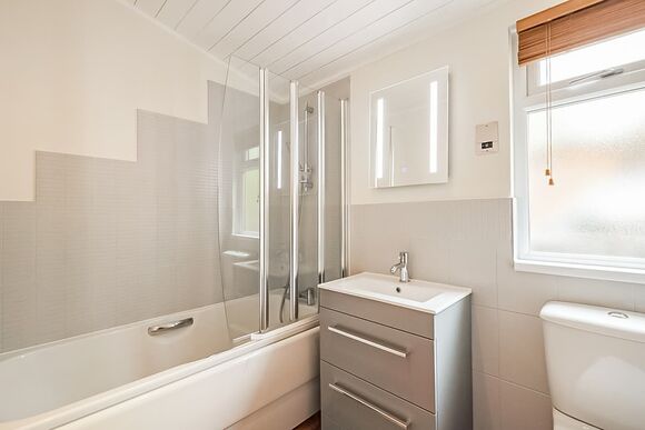 Superior 2 Lodge with parking, ensuite & decking - White Cross Bay, Lake Windermere