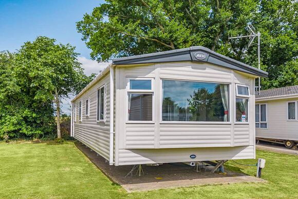 Gold 2 Bedroom Caravan, Sleeps 6 - Weeley Bridge, Clacton-on-Sea
