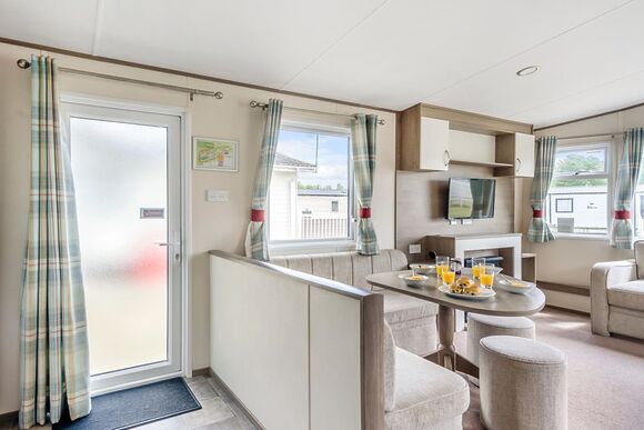 Gold 2 Bedroom Caravan, Sleeps 6 - Weeley Bridge, Clacton-on-Sea