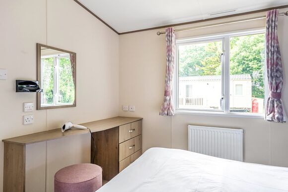 Gold 2 Bedroom Caravan, Sleeps 6 - Weeley Bridge, Clacton-on-Sea