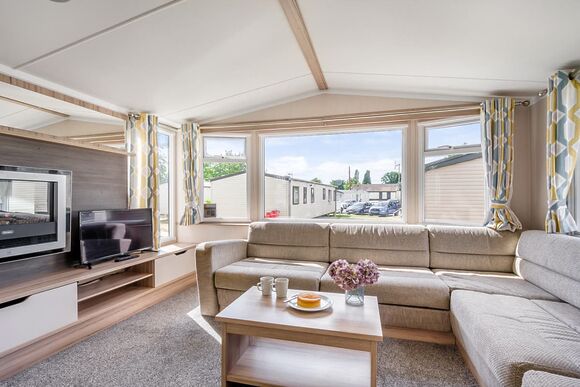 Gold 3 Bedroom Caravan, Sleeps 8 - Weeley Bridge, Clacton-on-Sea