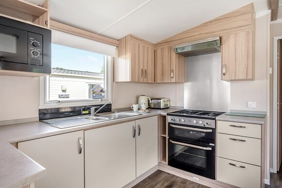 Gold 3 Bedroom Caravan, Sleeps 8 - Weeley Bridge, Clacton-on-Sea