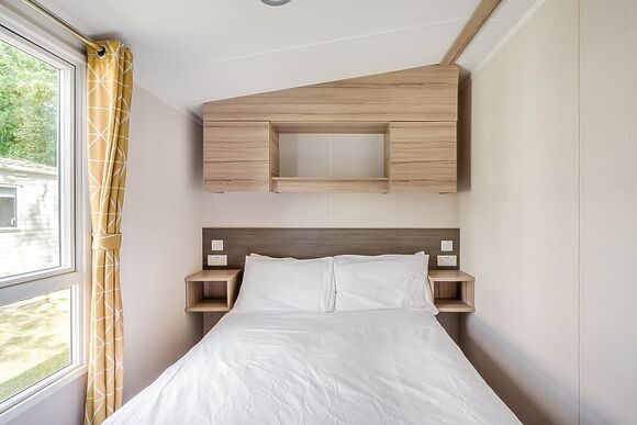 Gold 3 Bedroom Caravan, Sleeps 8. With decking - Weeley Bridge, Clacton-on-Sea